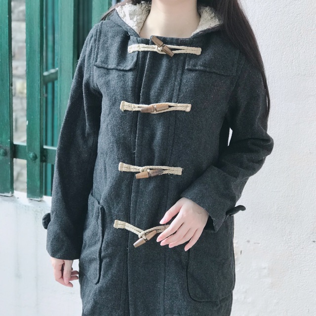 Áo dạ khuy sừng