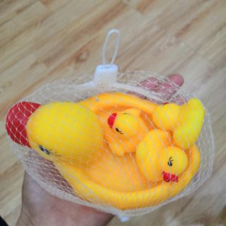 Đàn vịt 4 con bóp kêu