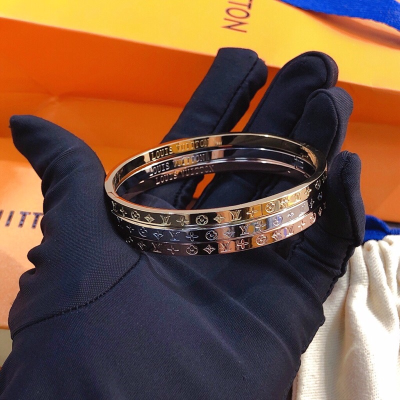 Vòng tay titan không đen không gỉ hoạ tiết dày dặn VL55