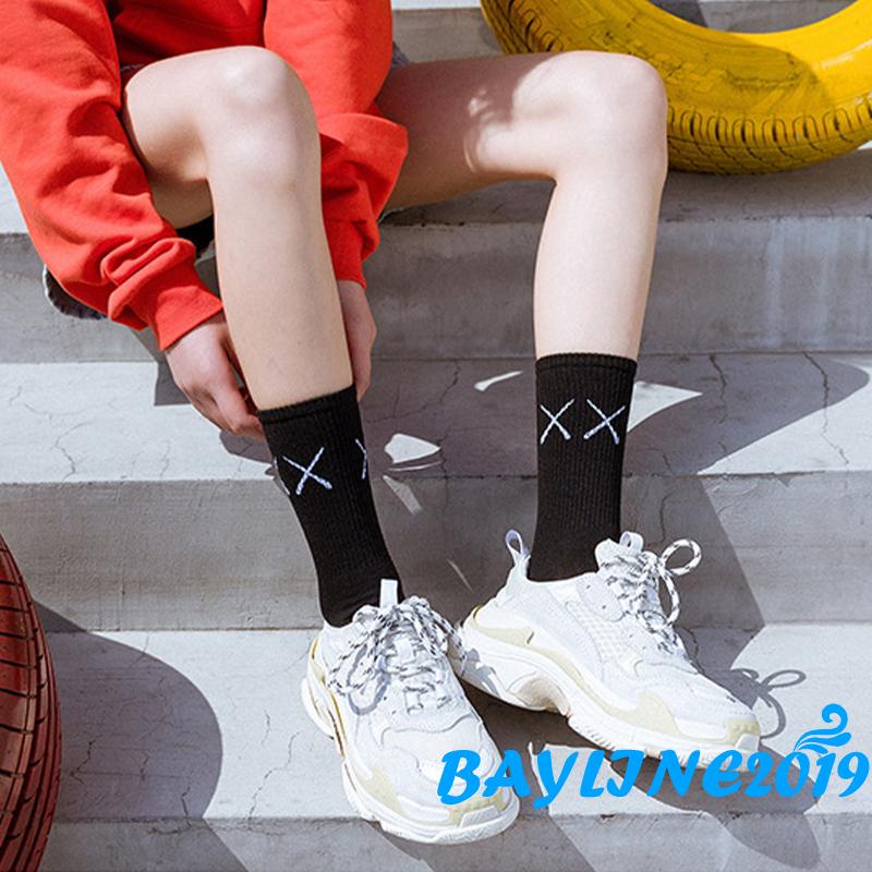 Đôi vớ thể thao họa tiết chữ thập thoải mái chống sốc thời trang dành cho cả nam và nữ