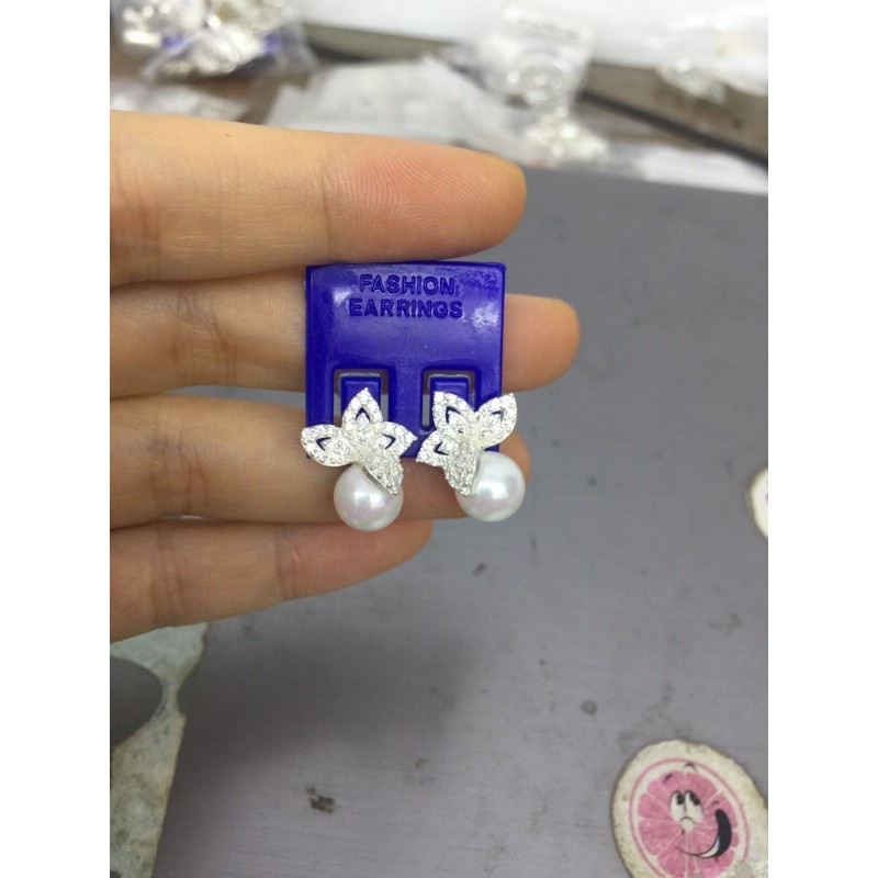 Khuyên tai cánh bướm phối quả cầu trắng nhân tạo bạc ta