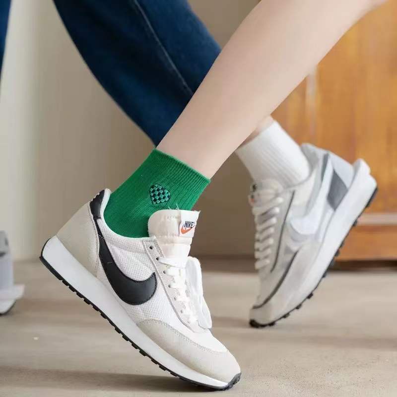 Tất cotton thêu sọc/ caro/ trái tim màu xanh lục ống vừa thời trang nam nữ