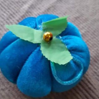 Đệm ghim kim hình trái bí đỏ | Sỉ &amp; Lẻ | Tiệm may Bí Ngô