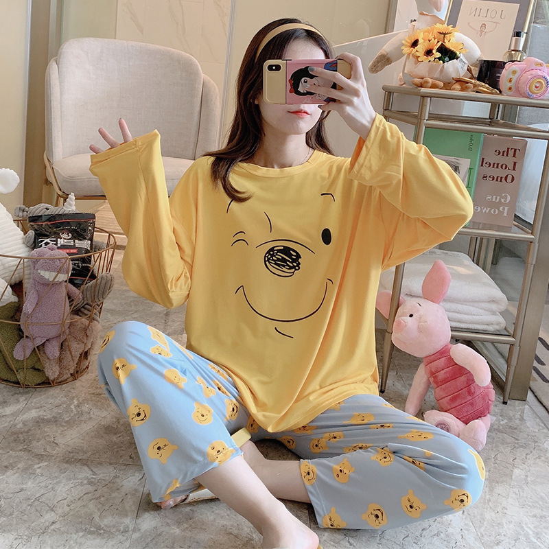 Bộ đồ ngủ gồm áo tay dài + quần dài form rộng in họa tiết hoạt hình trẻ trung