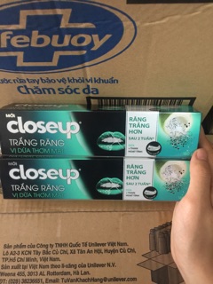 Kem đánh răng Close Up Dừa than hoạt tính 180g