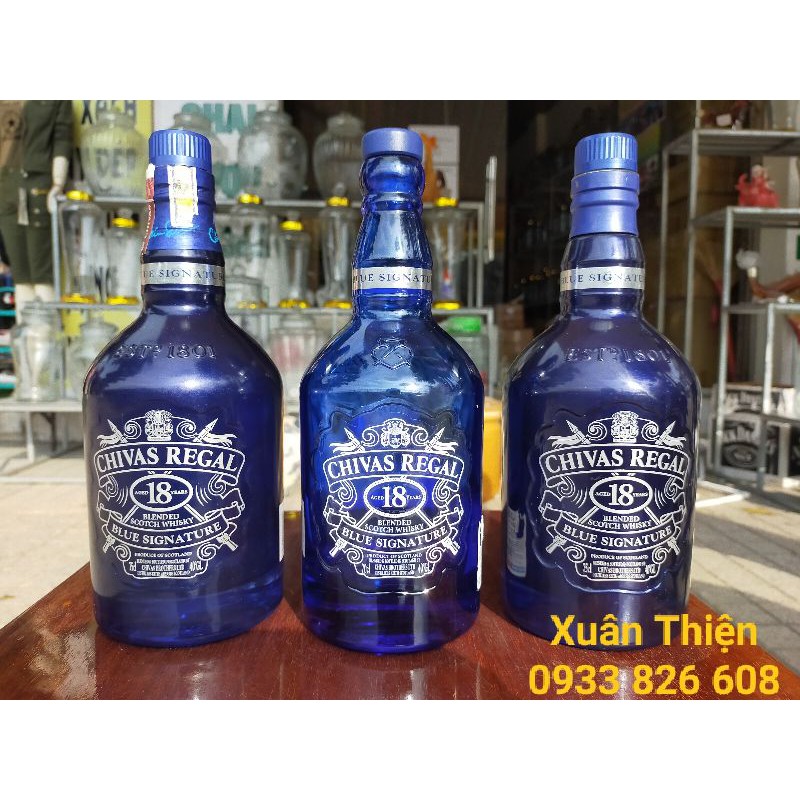 Vỏ chai rượu thủy tinh Chivas 18 Blue xuất xứ Scotland dung tích 700ml rất đẹp.