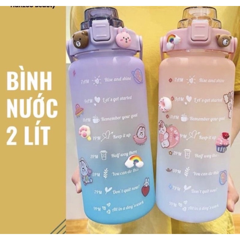 Bình đựng nước 2L có ống hút, vạch chia nhắc giờ uống nước, hình dán dễ thương, nhiều màu, siêu đẹp, siêu nhẹ