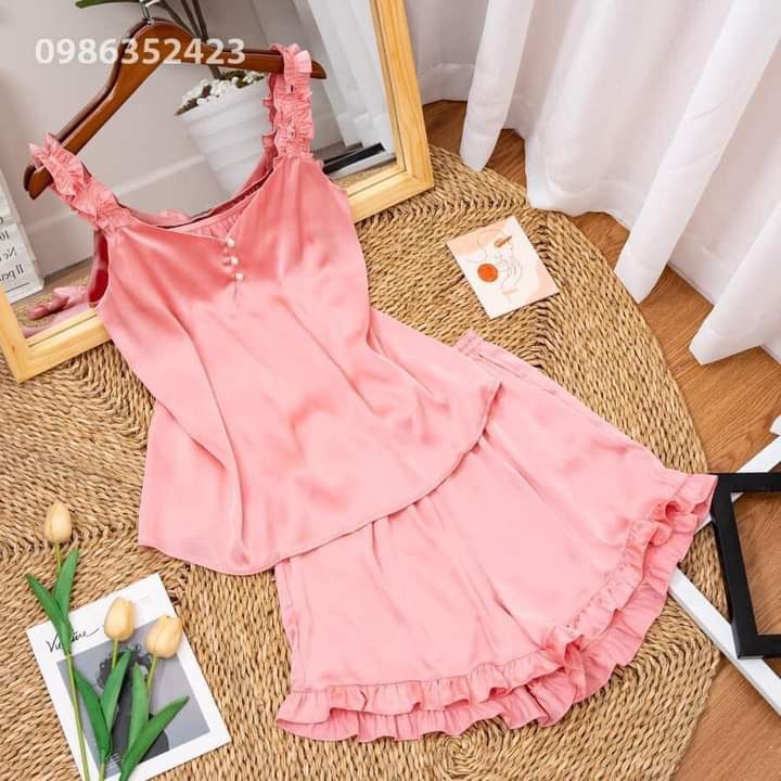 Đồ ngủ 2 dây bèo vai kèm quần bèo kết hợp vài nút siêu xinh chất liệu satin lụa mềm mại freesize dưới 58kg tùy chiều cao