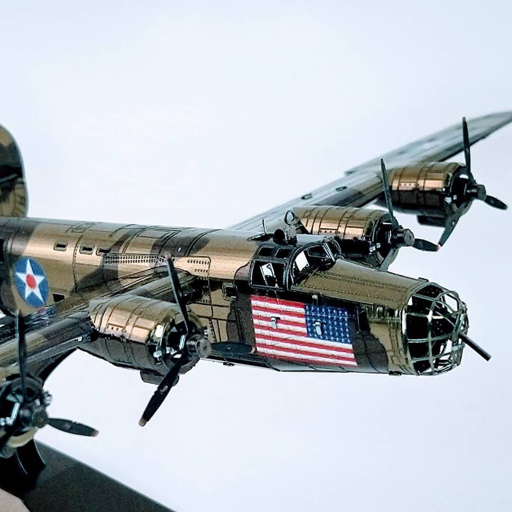Mô Hình 3D Kim Loại Lắp Ráp Máy Bay Ném Bom B-24 Liberator
