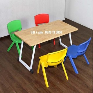 Bàn mầm non mặt nhựa chân gấp gọn giá rẻ nhất tại TPHCM