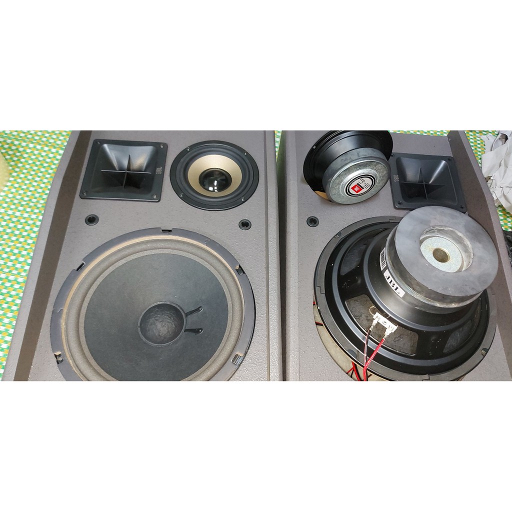 LOA KARAOKE JBL KI510 (BASS 25CM, CÔNG SUẤT 300W/1LOA)