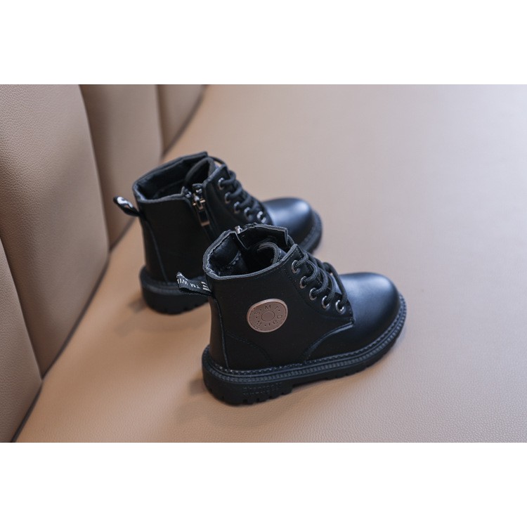 Boot da cho bé, bôt da mềm, bốt đính huy hiệu thời trang