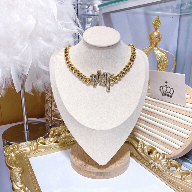 Vòng cổ choker thời trang hot trend