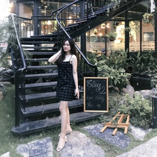 Váy kẻ đen f21