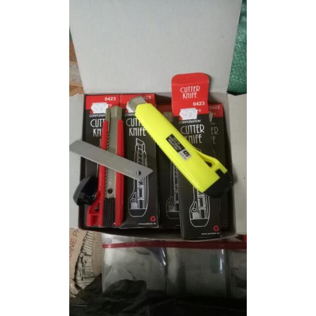 Dao rọc giấy lớn, dao rọc giấy sdi cỡ to (tặng 01 lưỡi dự phòng sau nắp chuôi dao) - HV Store 474