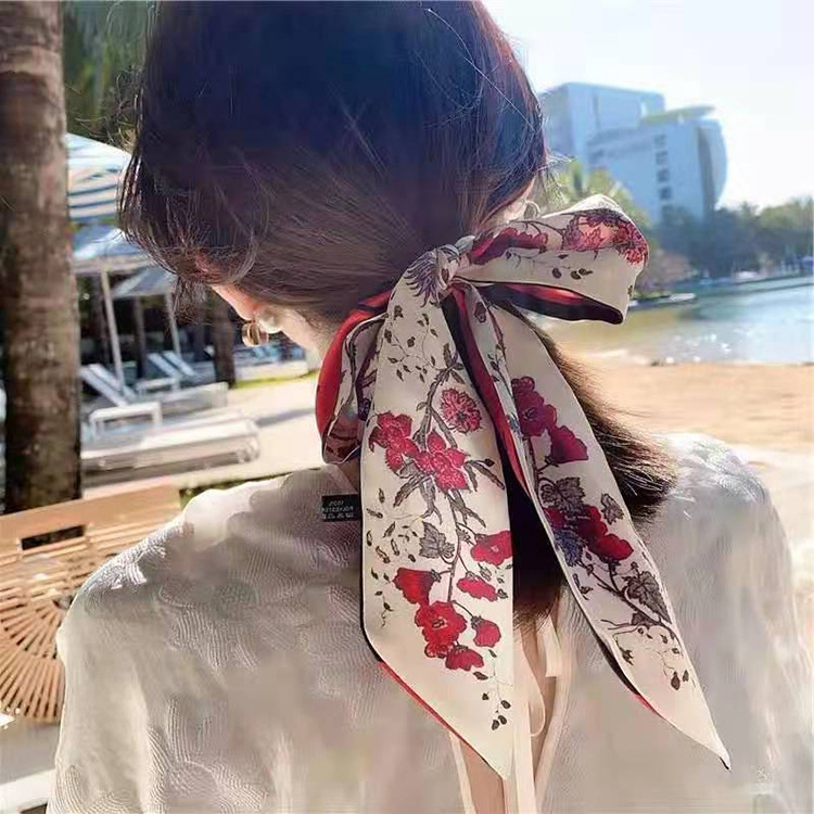 Khăn Choàng Lụa Hoạ Tiết Hoa Đỏ Phong Cách Hàn Quốc