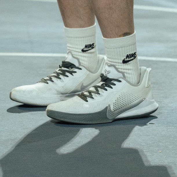 Tất Nike Essential logo nhiều màu cổ trung, cổ cao