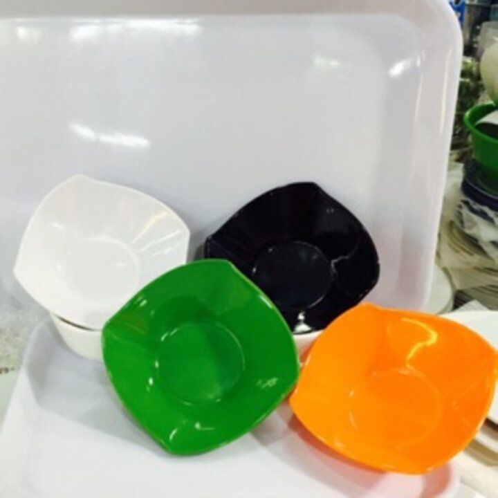 Tô vuông lượn sóng đựng kem,chè,trái cây ,bánh Plan,sữa chua nhựa Melamine