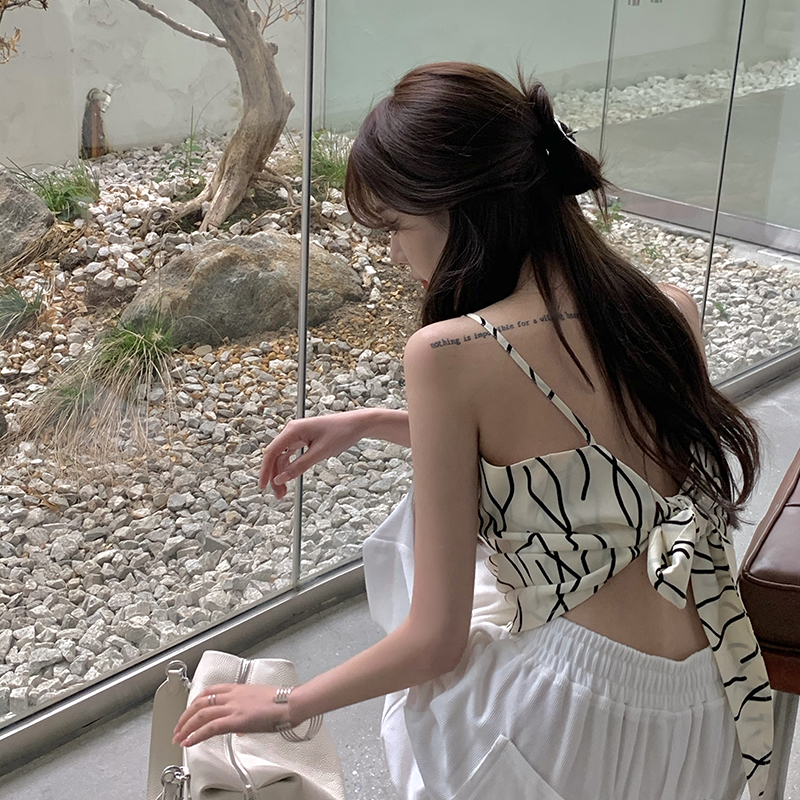 Áo không tay hở lưng phong cách gợi cảm dành cho nữ