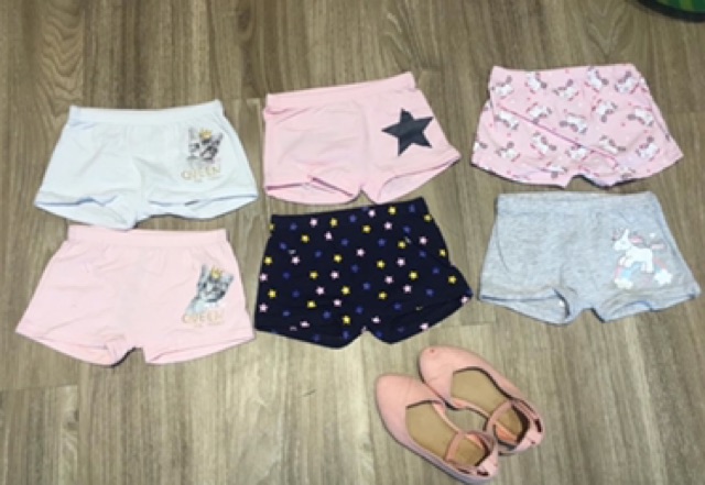 Chíp đùi bé gái