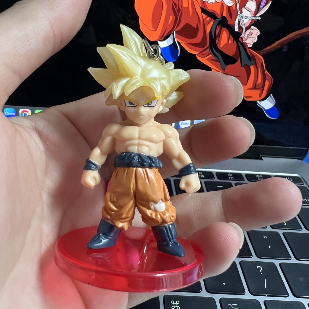 Móc khoá Goku UI có chuông tặng kèm đế trưng bày