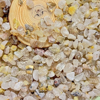 Đá vụn bóng thiên nhiên màu vàng có sợi Rutilated Quartz làm handmade, sưu tầm, reiki, thanh tẩy, thiền định