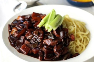 MÌ TƯƠNG ĐEN OTTOGI 135G, mì tương đen Bắc Kinh ottoki