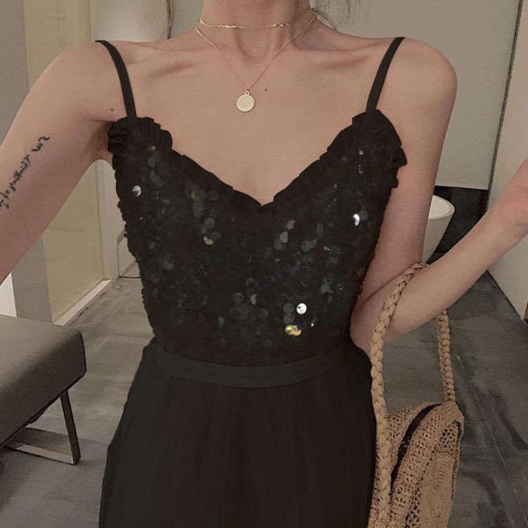 Đầm Cổ Chữ V Màu Đen Đính Kim Sa Lấp Lánh Phong Cách Thần Tiên | BigBuy360 - bigbuy360.vn