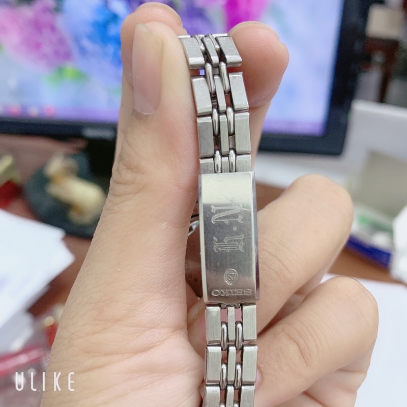 Đồng hồ si nữ hiệu Seiko, cơ tự động , mặt xanh, có lịch ngày