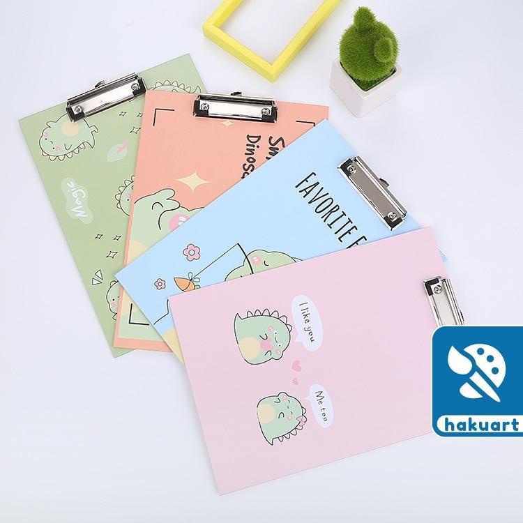 Bảng Kẹp Giấy In Hình Họa Tiết Khủng Long Dễ Thương - Văn Phòng Phẩm Haku