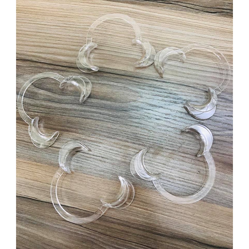 Banh miệng chữ C nha khoa