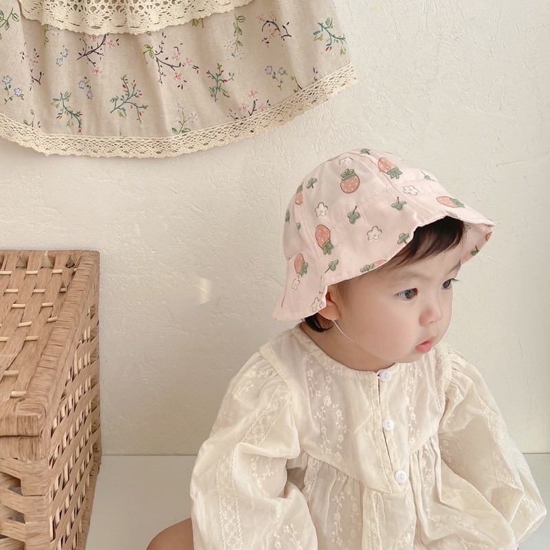 Mũ vành cho bé SODA KIDS họa tiết dâu tây, có dây rút dễ dàng điều chỉnh