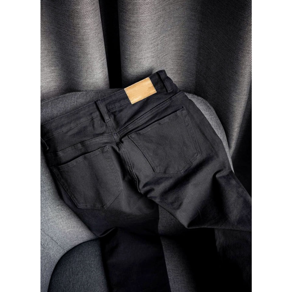 [FreeShip + Xả Kho] Quần Jean Nam Đen Trơn Vải Co Giãn, Không Phai Màu Dáng Skinny Trẻ Trung Năng Động - 823 | BigBuy360 - bigbuy360.vn