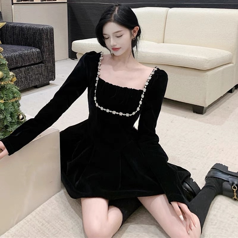 Đầm nhung bigsize cổ vuông viền hoa dáng xoè