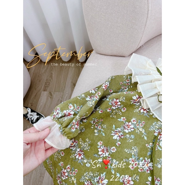 Váy nhung xanh hoa nhí cho bé