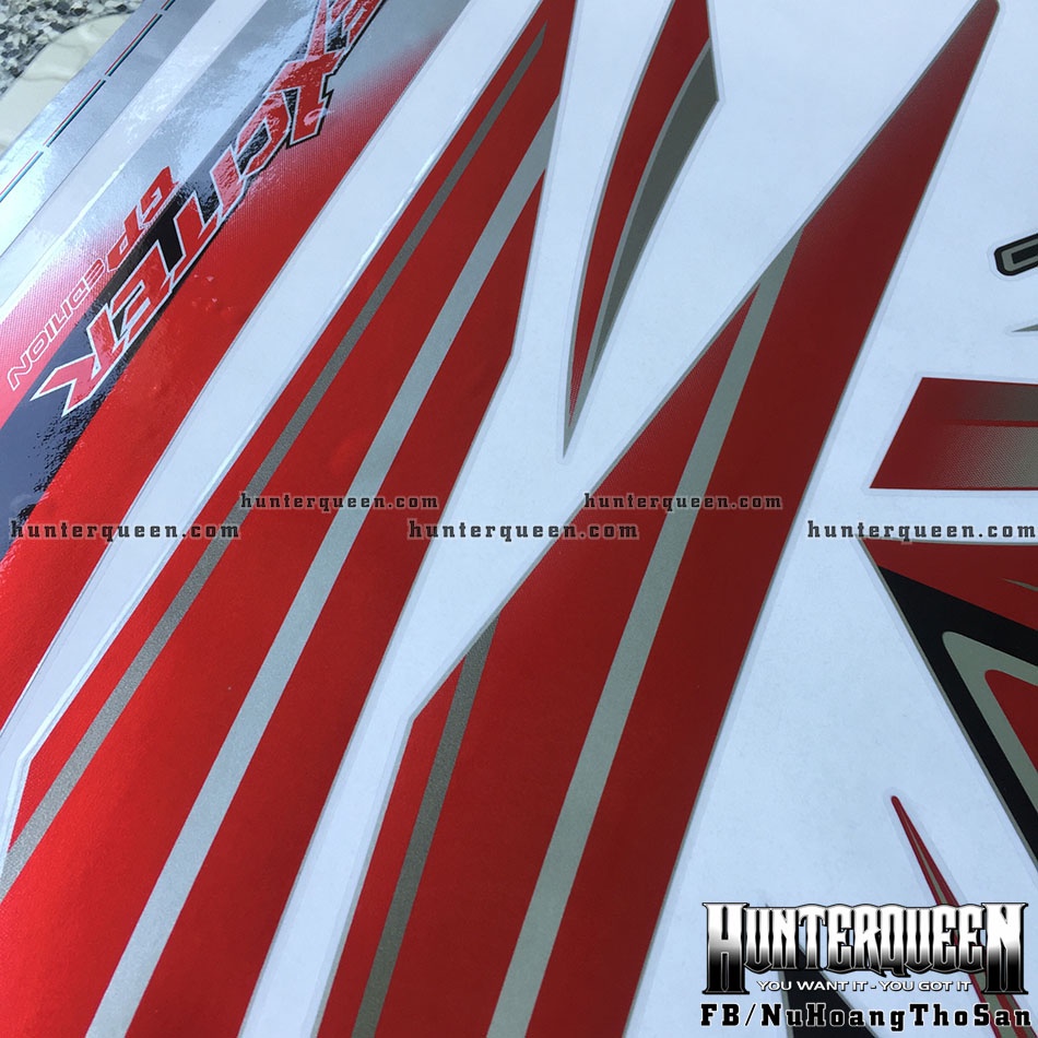 Tem rời dán xe Exciter 135 (2011-2014). Phiên bản GP màu đỏ trắng (Tem sẽ có màu đỏ bạc đối với decal Crom và Candy)