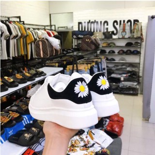 (VIDEO)Giày Nam+Nữ MCQ thể thao gót hoa cúc sau hót trend(tặng tât)