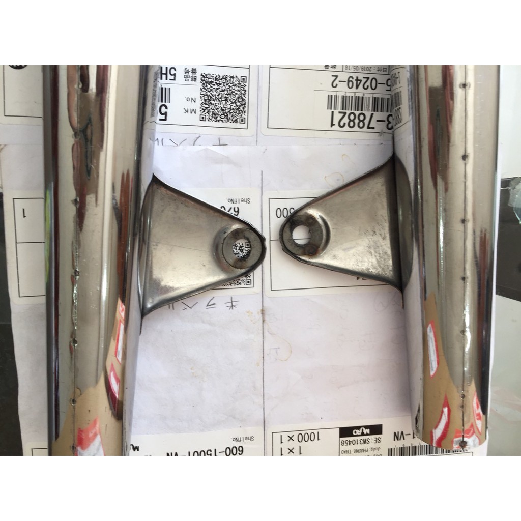 Cặp tai thỏ xe 67 bằng inox hít