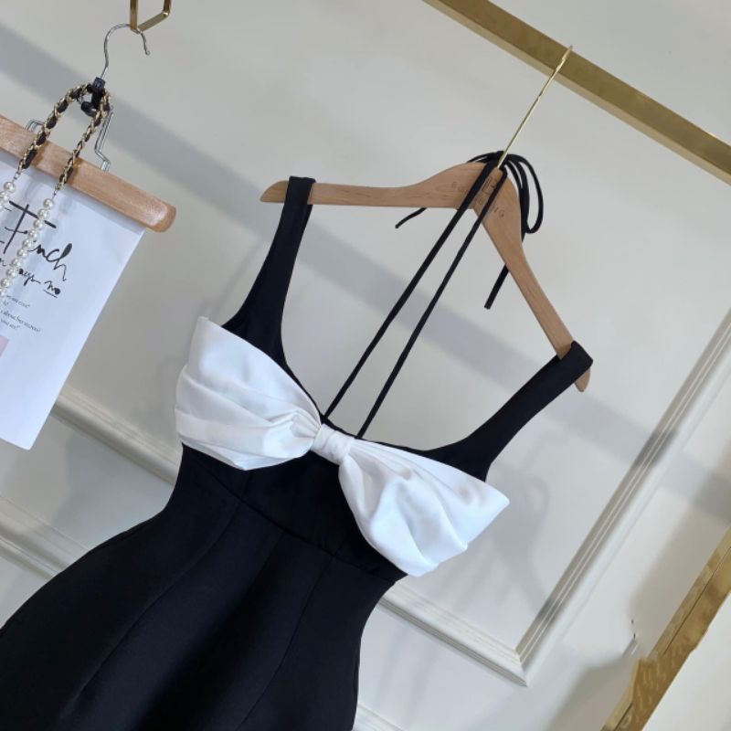 JUMP 2 DÂY ĐEN PHỐI TRẮNG NƠ NGỰC