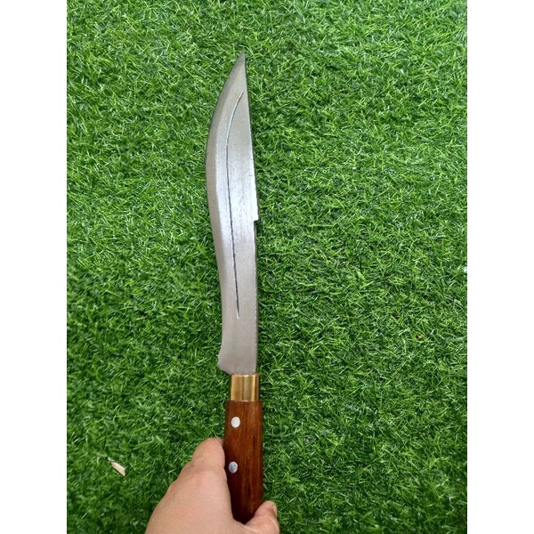 dao phát nhánh cây đi rừng ruộng