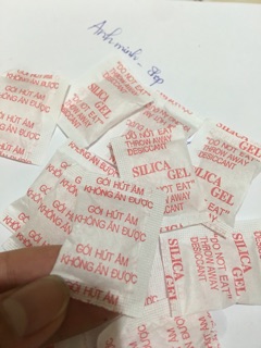 <Bán =Giá sỉ> 100 gói hút ẩm nhỏ