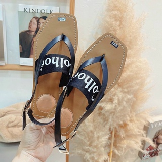 Sandal nữ đế bằng xỏ ngón quai ngang phối chữ