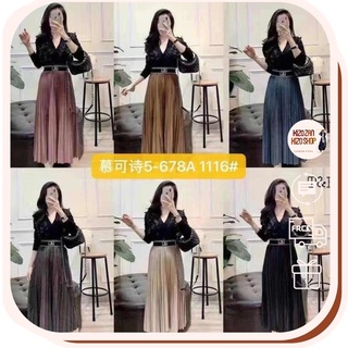 G35. 1956.  CHÂN VÁY XẾP LY DÀI VIỀN KẺ IN CHỮ
