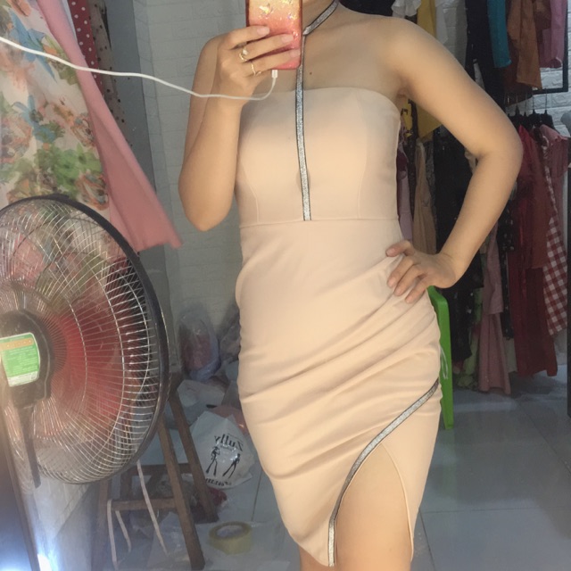 Đầm body xẻ tà