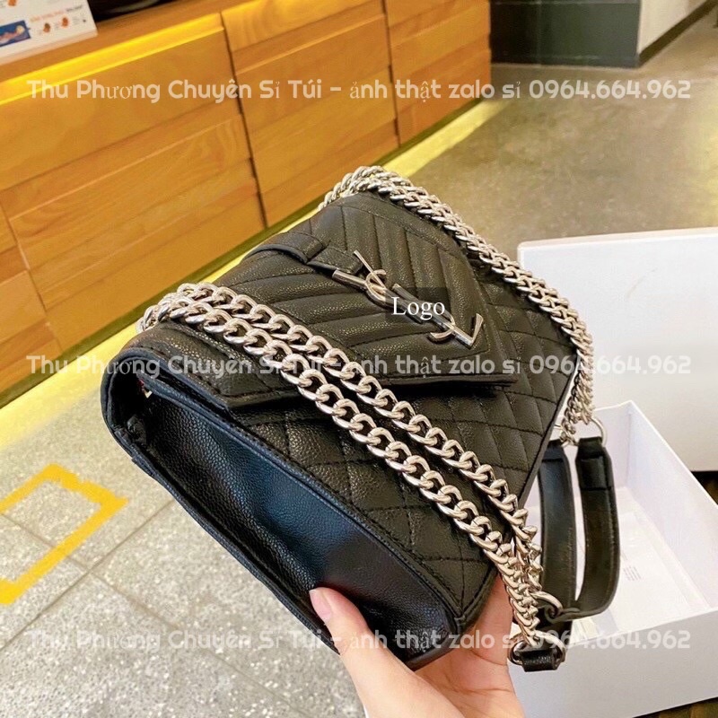 Túi xách nữ đeo chéo, túi đeo vai màu đen dây xích pha da, bên trong lót đỏ size 24 cm