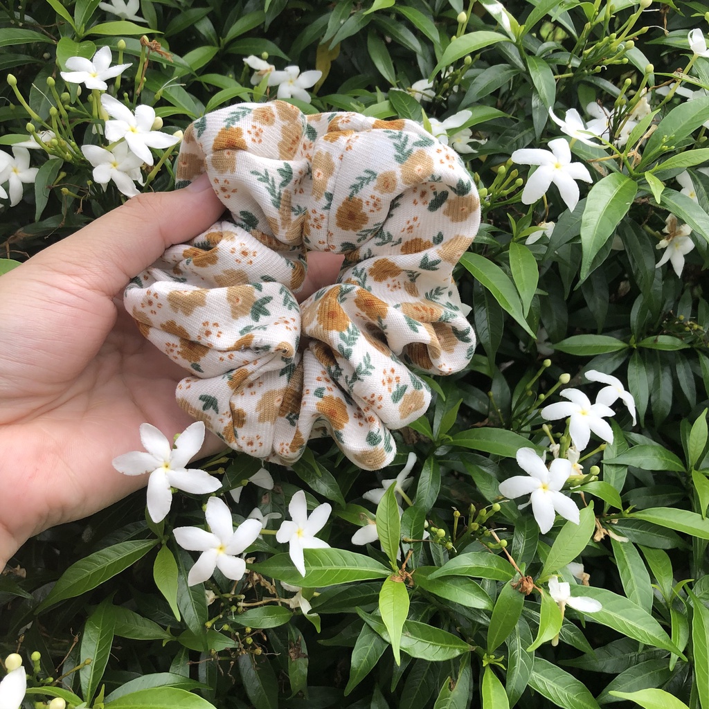 cột tóc Srunchies hoa nhí xinh xắn