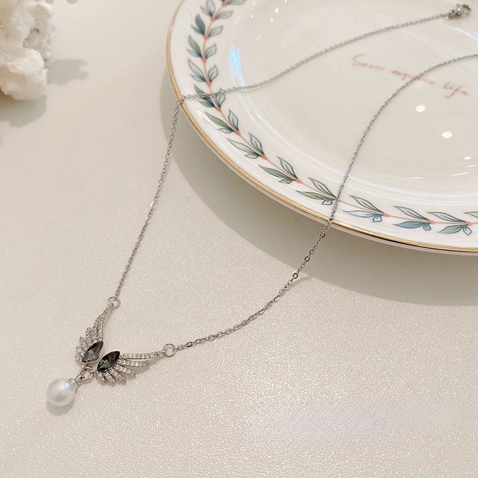 Vòng cổ Thép Titan Mặt Hình Đôi Cánh Thiên Thần Đính Ngọc Trai Phong Cách vintage Thời Trang