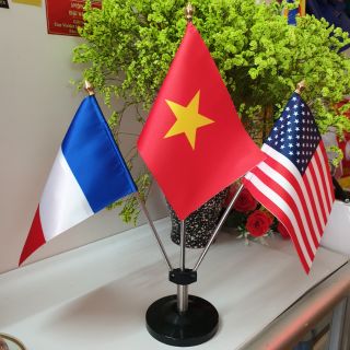 Đế cắm cờ để bàn 3 lá