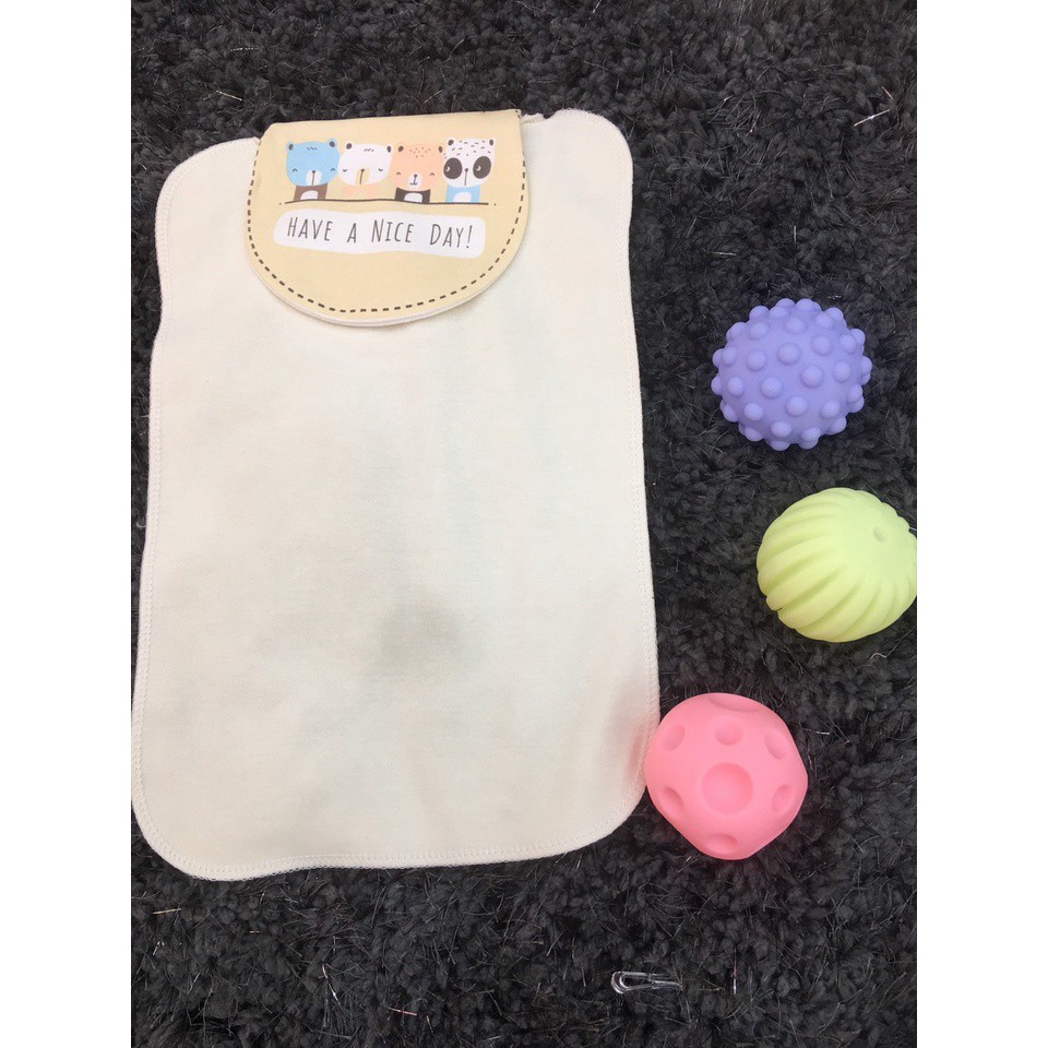 Khăn thấm mồ hôi lưng cho bé siêu mềm màu trơn (2 cái) (6562,6563,6564),chất liệu cotton 100%,thương hiệu Aiueo Nhật Bản