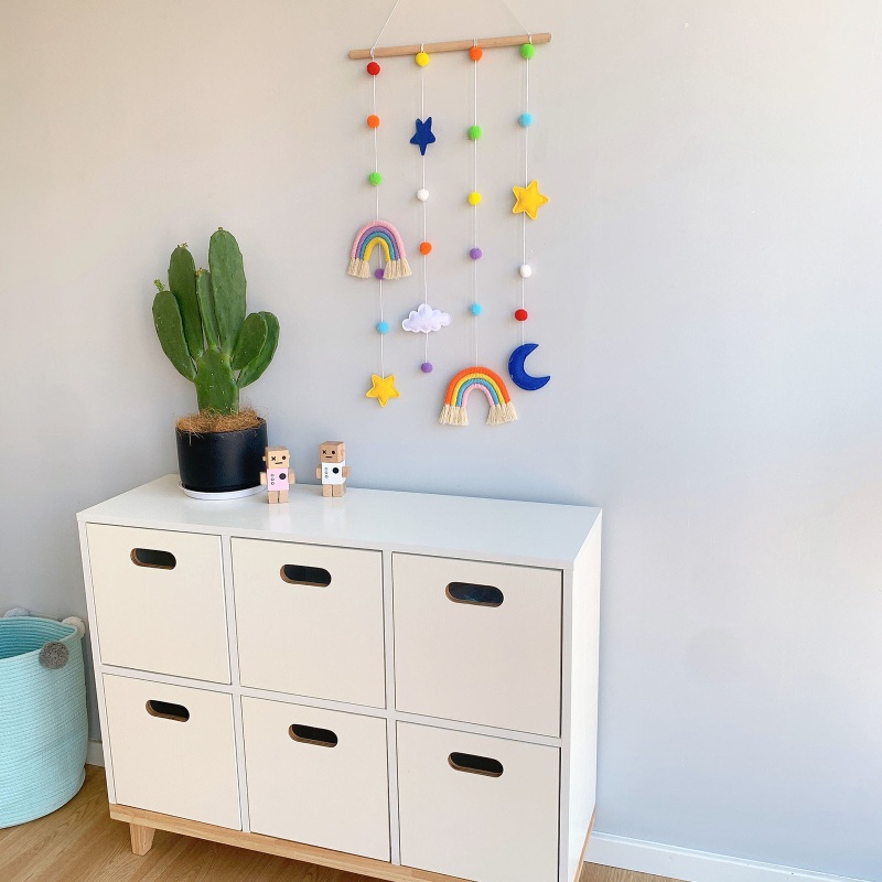 Giá Đỡ Trưng Bày Ảnh Treo Tường Kèm Bóng Lông Màu Cầu Vồng Độc Đáo Trang Trí Nhà Cửa